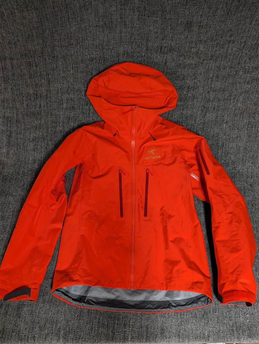Arc'teryx Alpha SV Men's Red Waterproof Hooded Shell Jacket (Made In Canada)